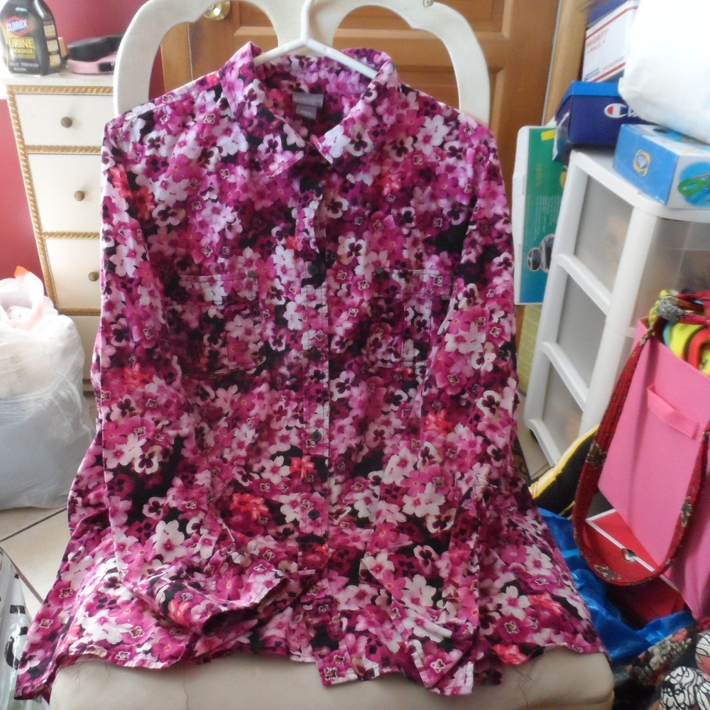 Ladies fushia pansy button front blouse size 2X